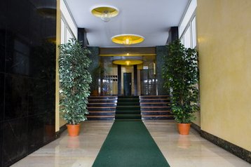 Italia Privát Roma, Esterno